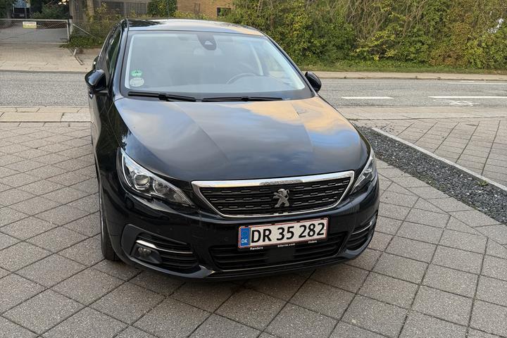 Sort Peugeot 308 fra 2019