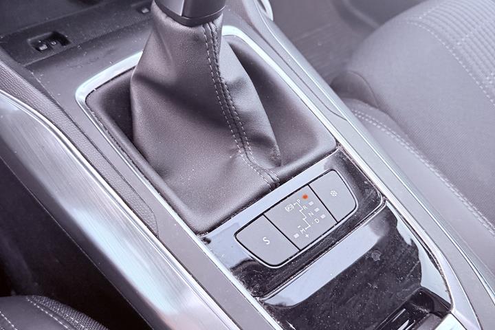Sort Peugeot 308 fra 2019