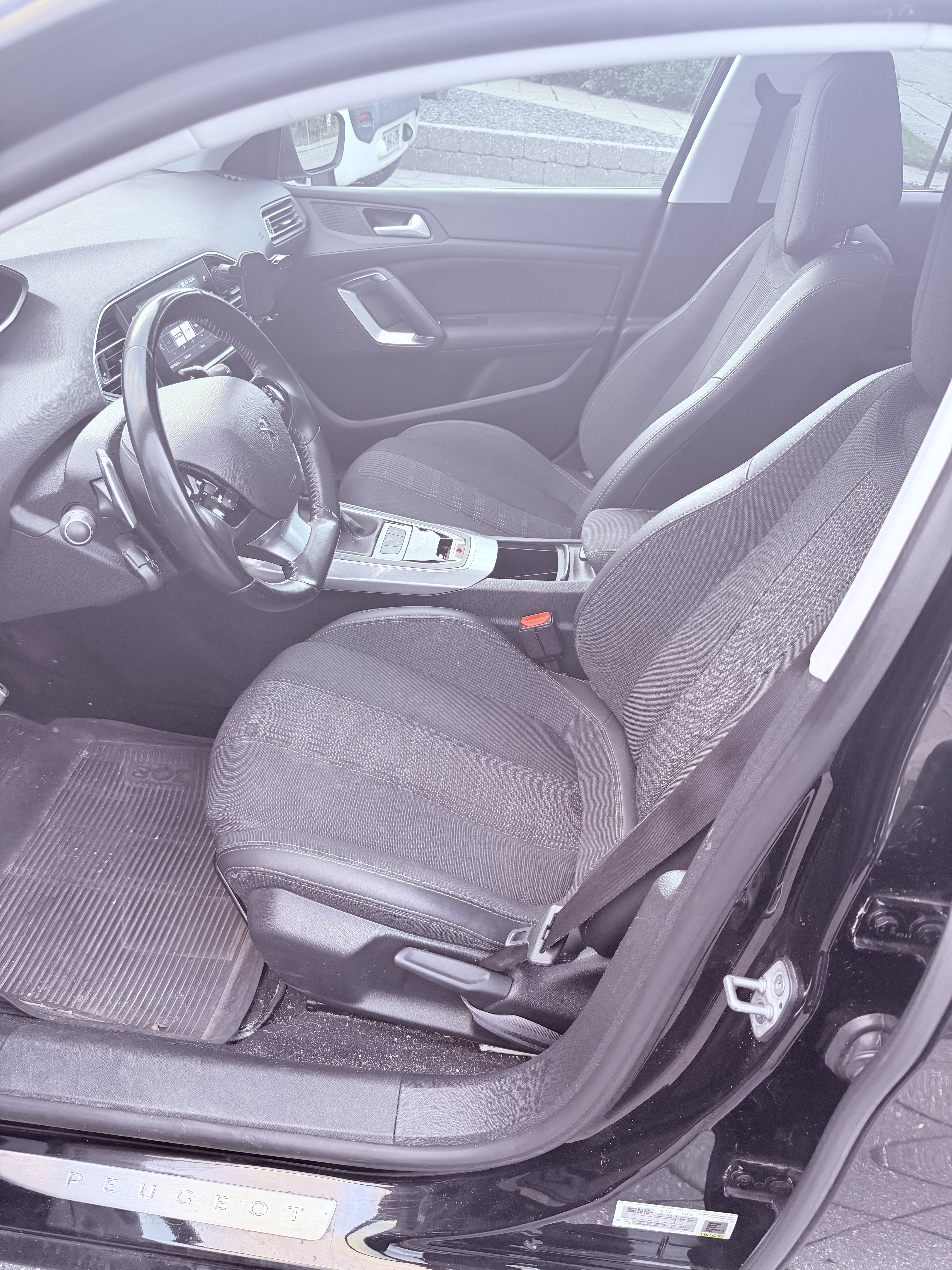 Sort Peugeot 308 fra 2019