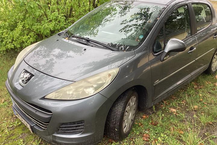 Grå Peugeot 207 fra 2010