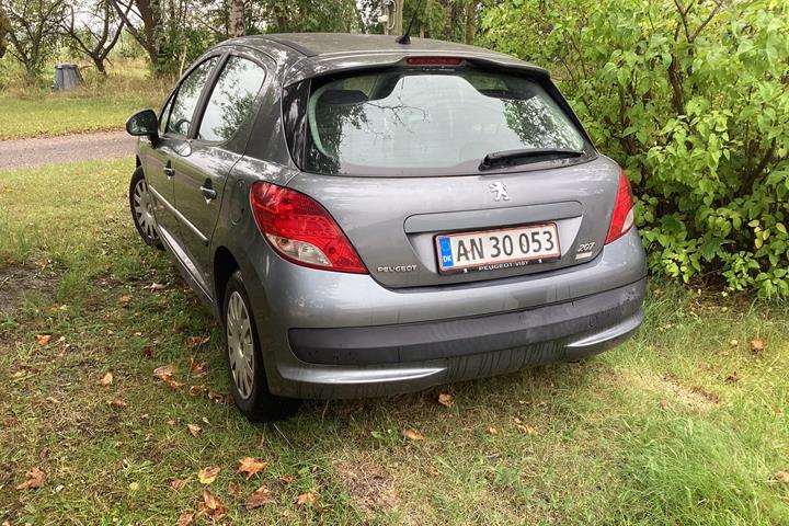 Grå Peugeot 207 fra 2010