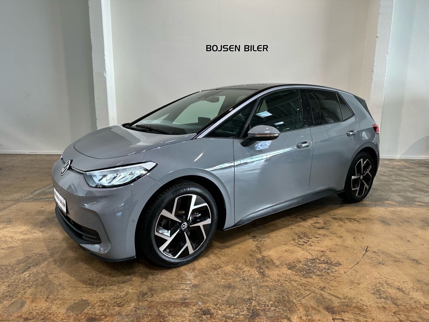 Grå VW ID.3 fra 2024 set udefra