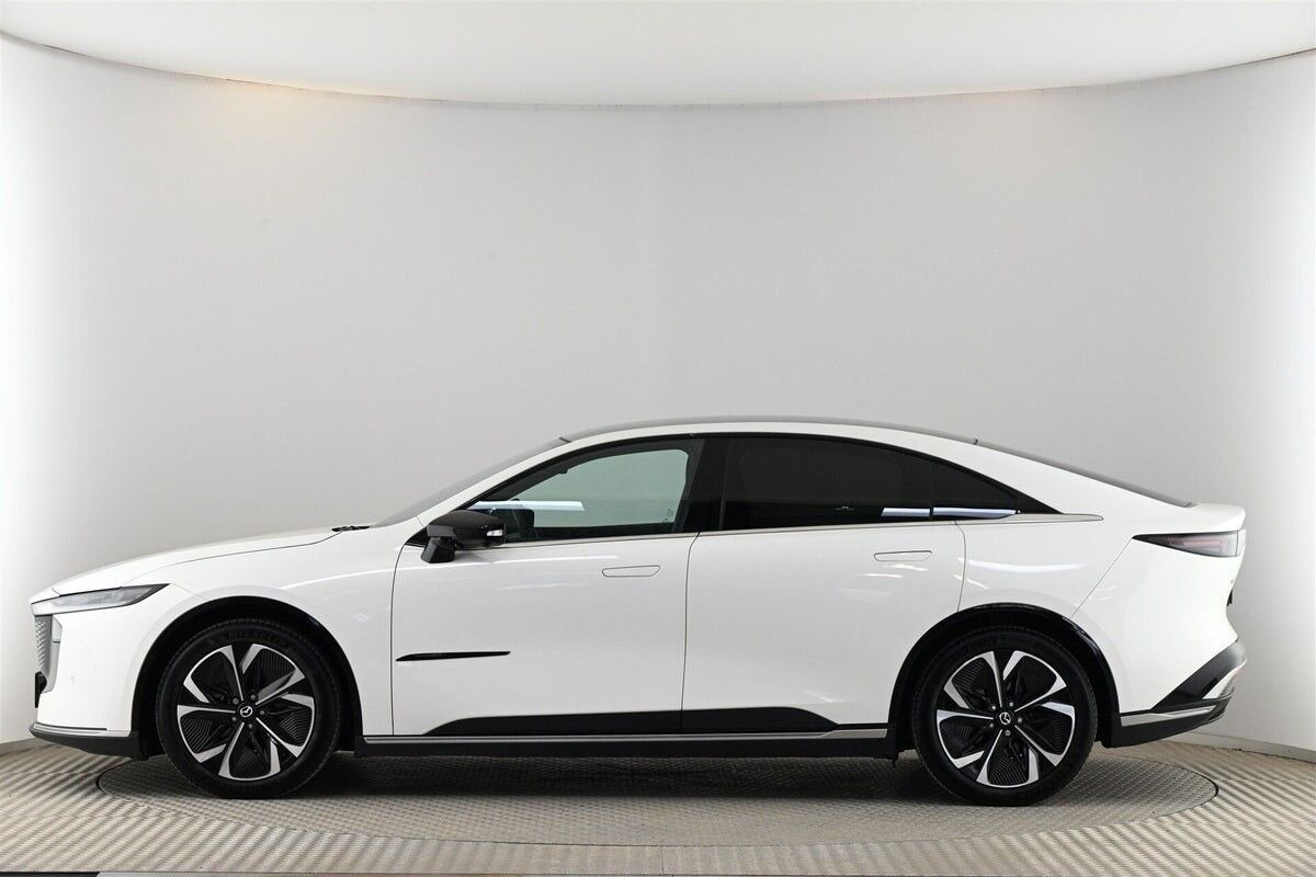 Hvid Mazda 6e fra 2026