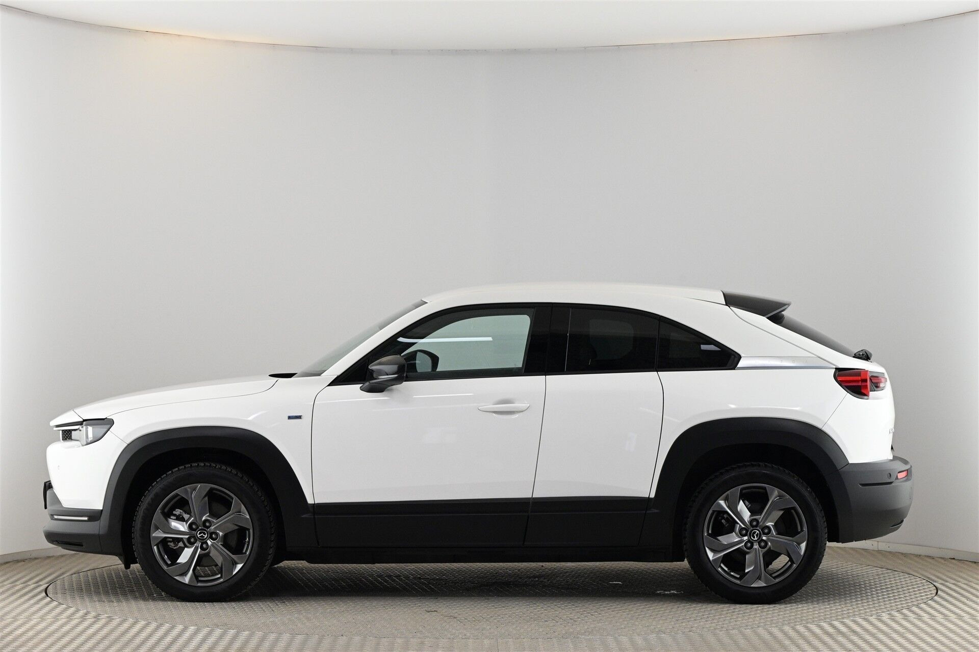 Hvid Mazda MX-30 fra 2023