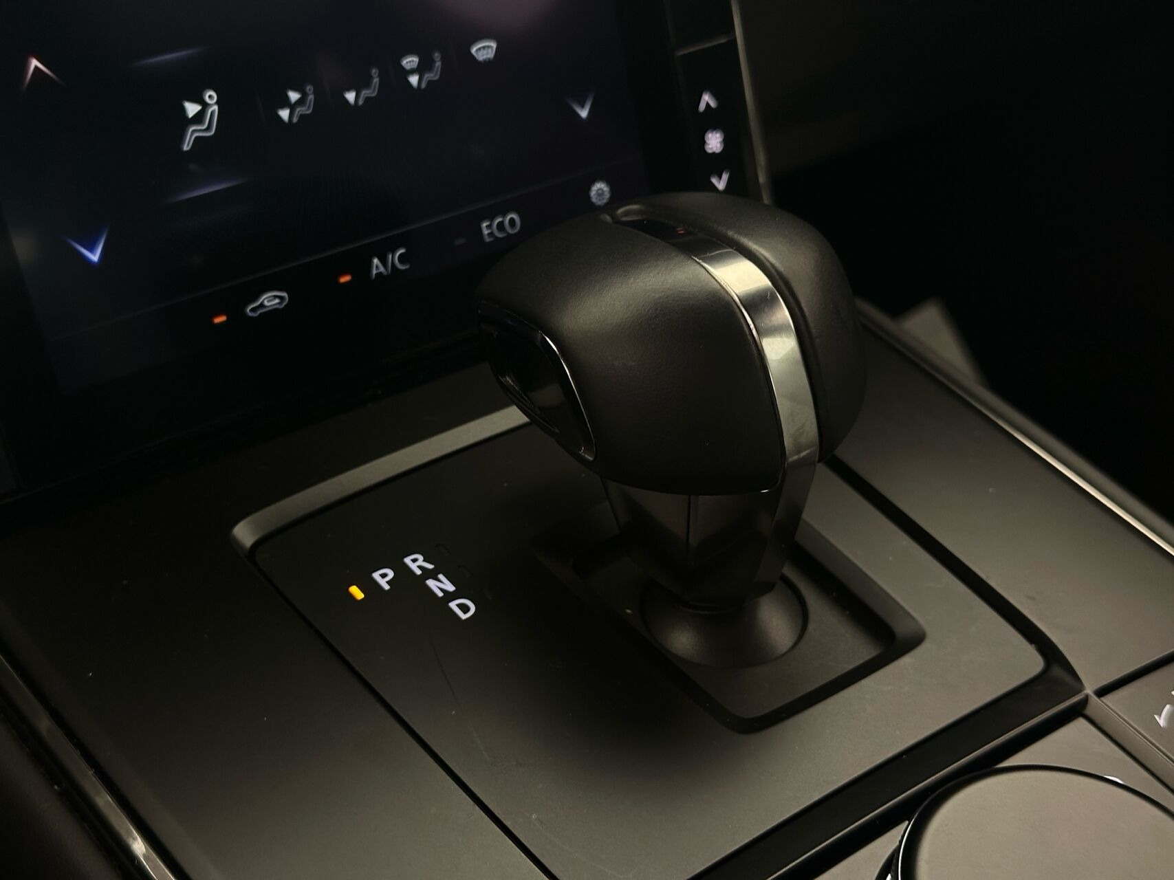 Hvid Mazda MX-30 fra 2023