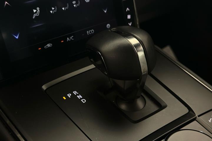 Hvid Mazda MX-30 fra 2023