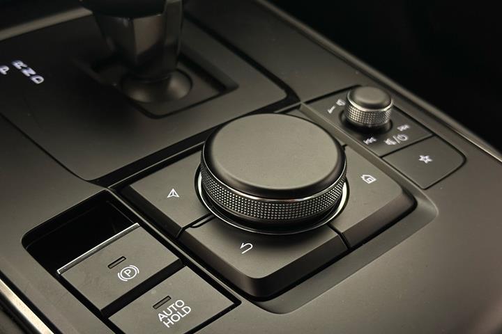 Hvid Mazda MX-30 fra 2023