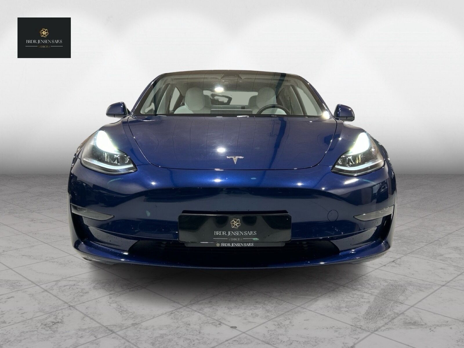 Blå Tesla Model 3 fra 2023