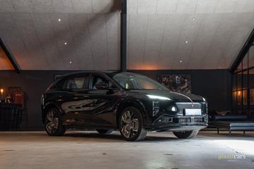 Hongqi EHS7 111 Performance