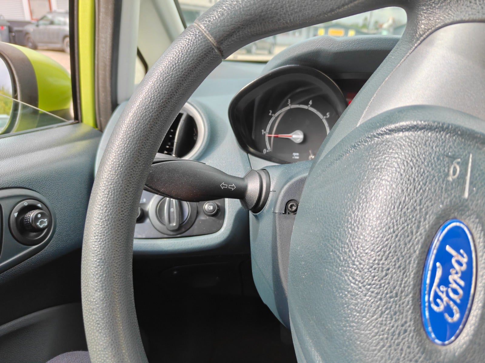 Gul Ford Fiesta fra 2009