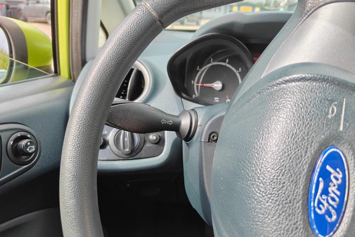 Gul Ford Fiesta fra 2009