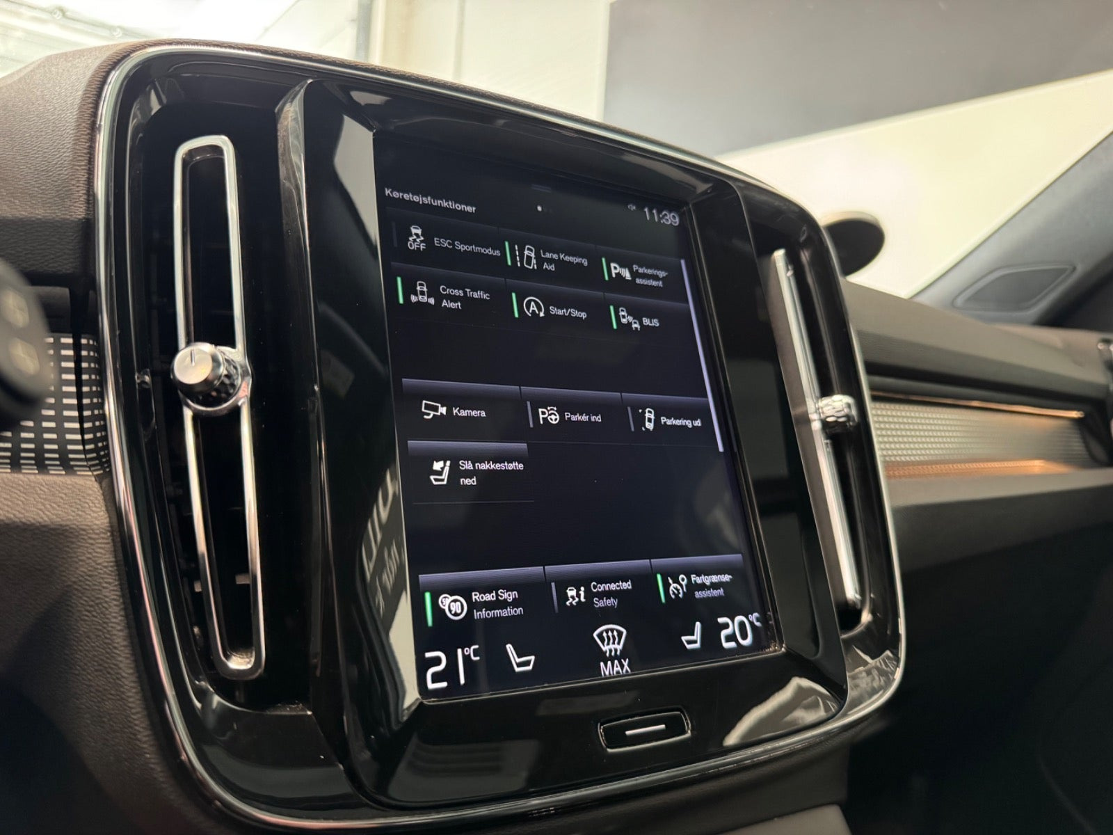 Hvid Volvo XC40 fra 2018