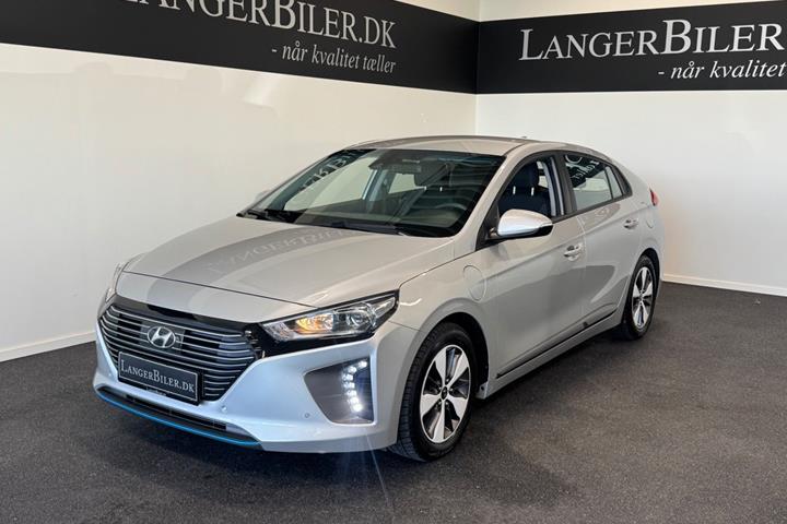Sølv Hyundai Ioniq fra 2019 set udefra