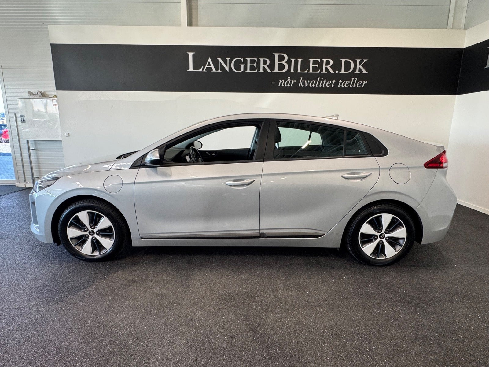 Sølv Hyundai Ioniq fra 2019