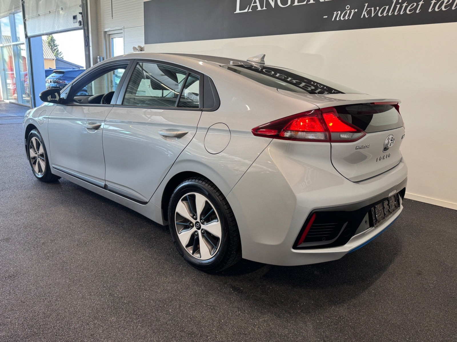 Sølv Hyundai Ioniq fra 2019