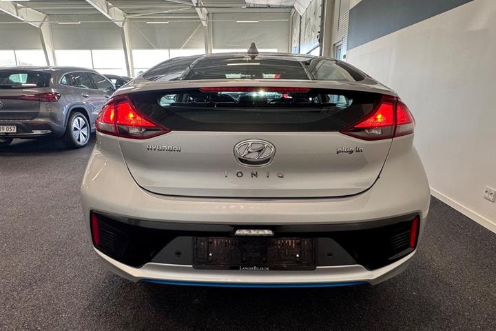 Sølv Hyundai Ioniq fra 2019