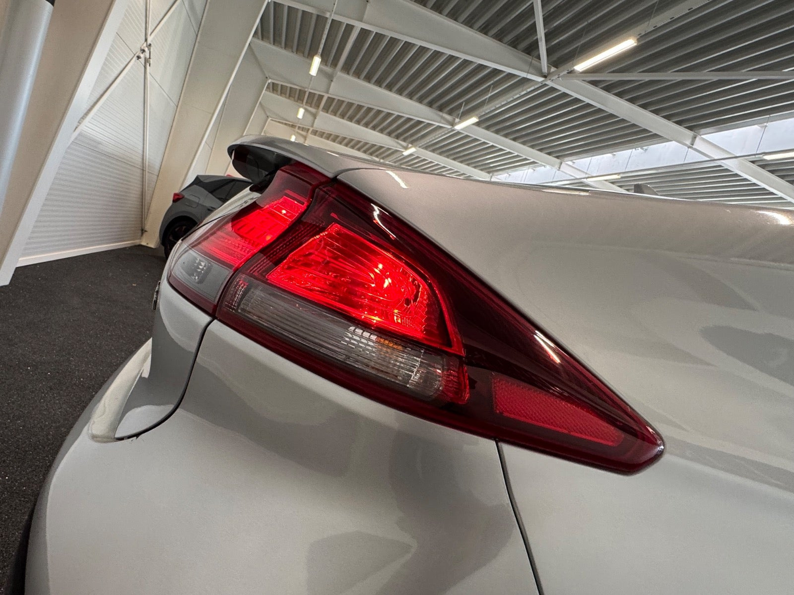 Sølv Hyundai Ioniq fra 2019