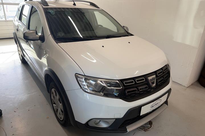 Hvid Dacia Logan Stepway fra 2018