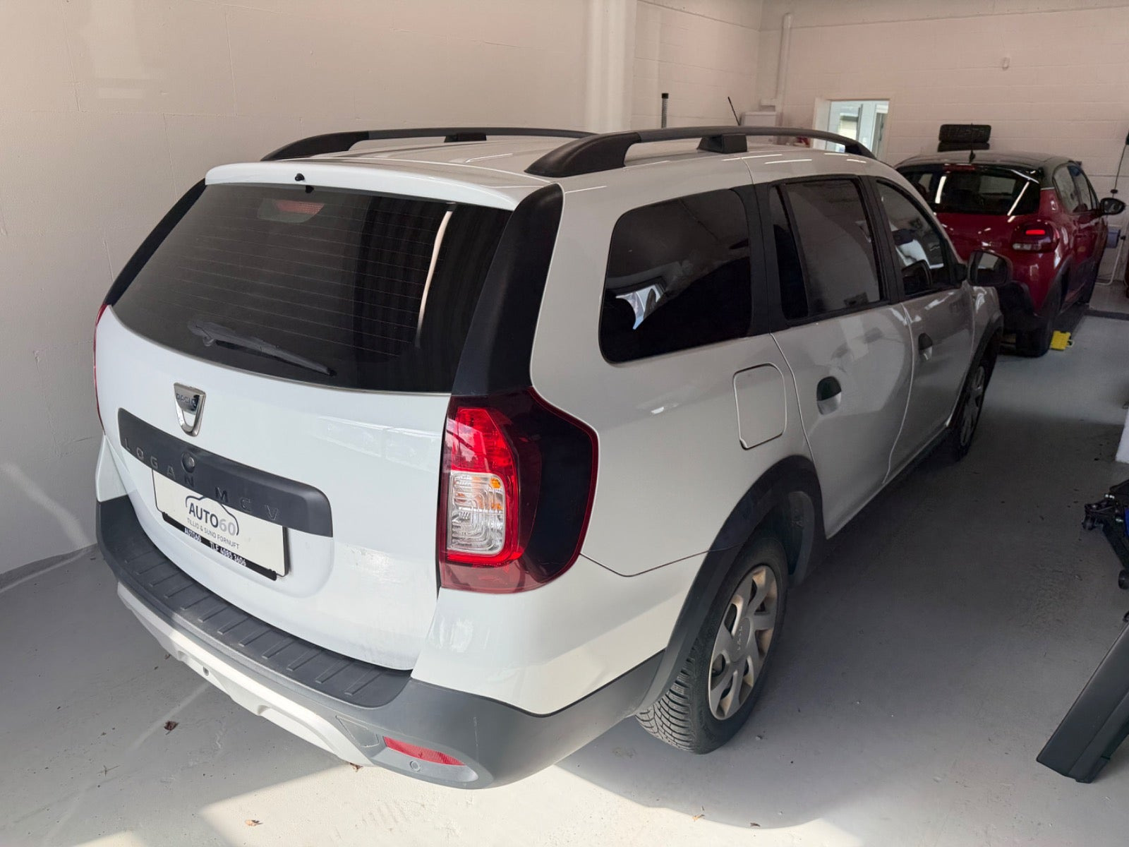 Hvid Dacia Logan Stepway fra 2018