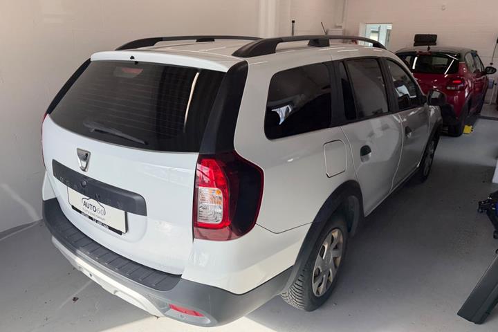 Hvid Dacia Logan Stepway fra 2018
