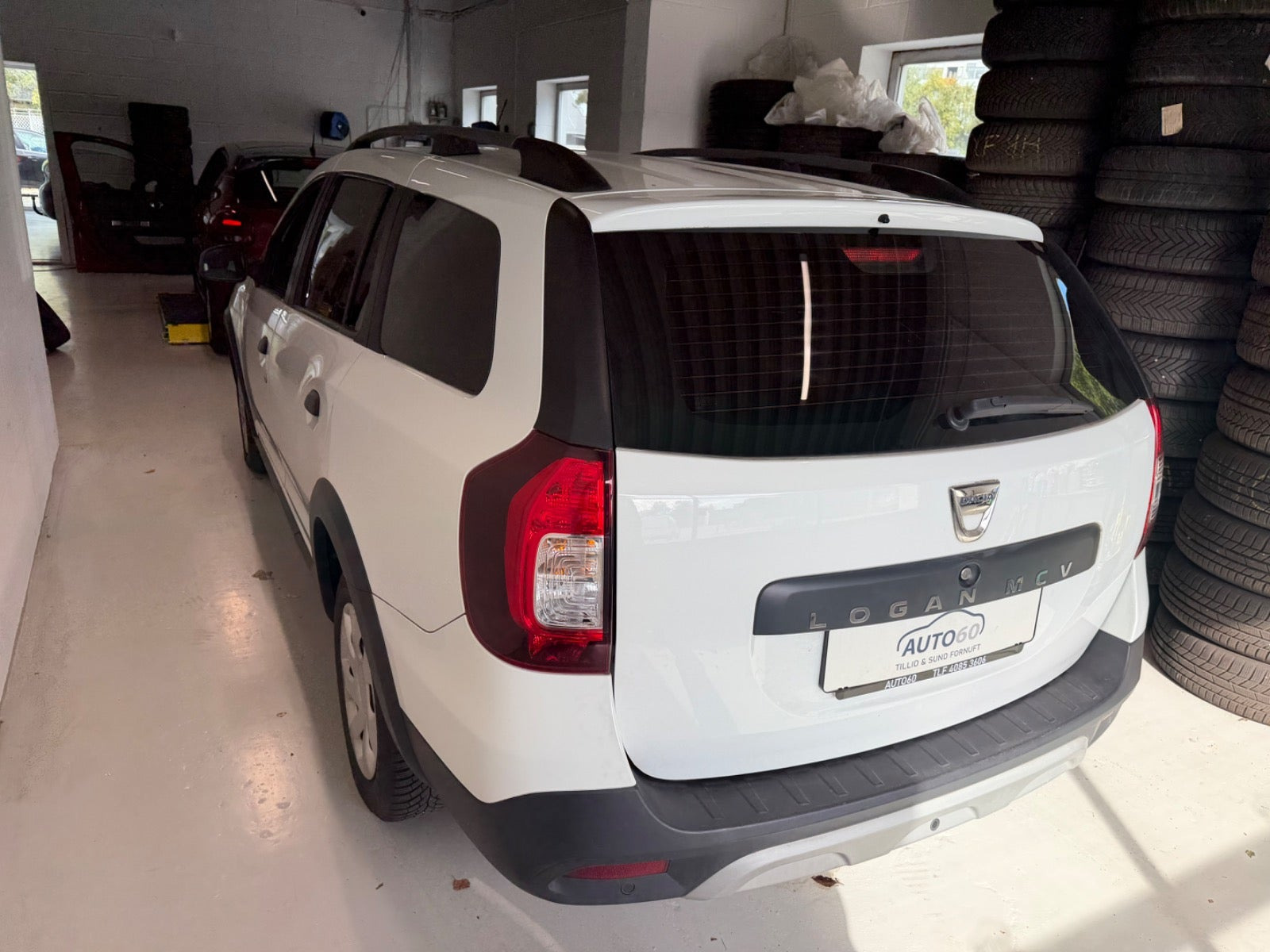 Hvid Dacia Logan Stepway fra 2018