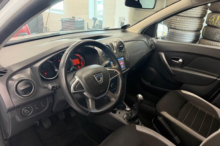 Hvid Dacia Logan Stepway fra 2018