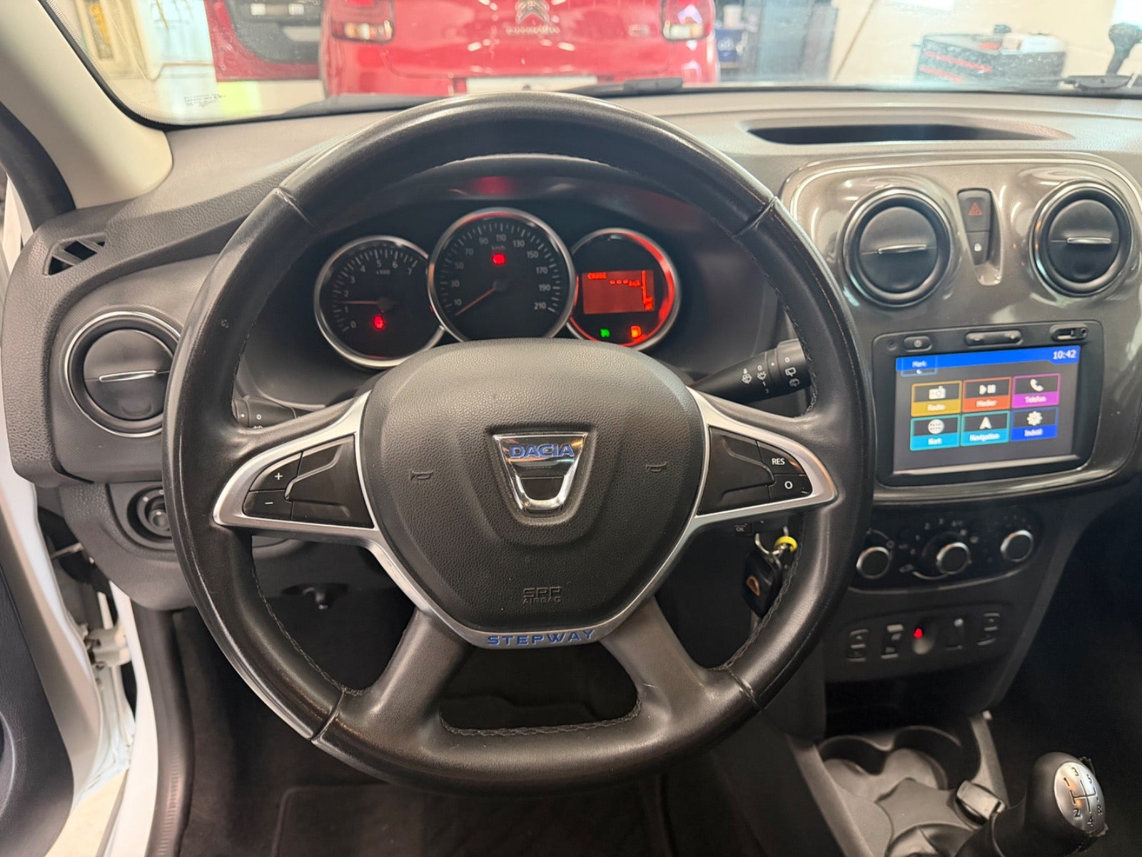 Hvid Dacia Logan Stepway fra 2018
