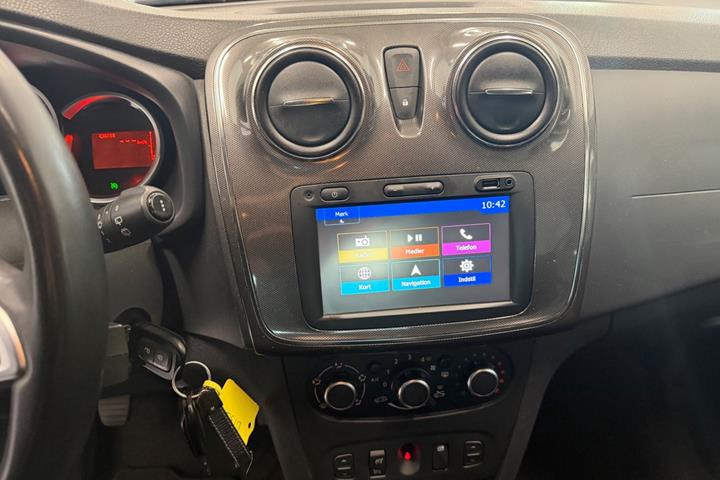 Hvid Dacia Logan Stepway fra 2018