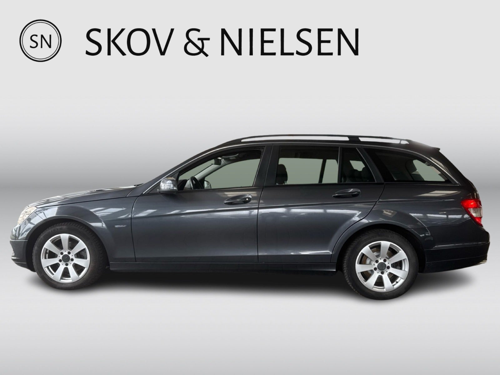 Grå Mercedes C200 fra 2010