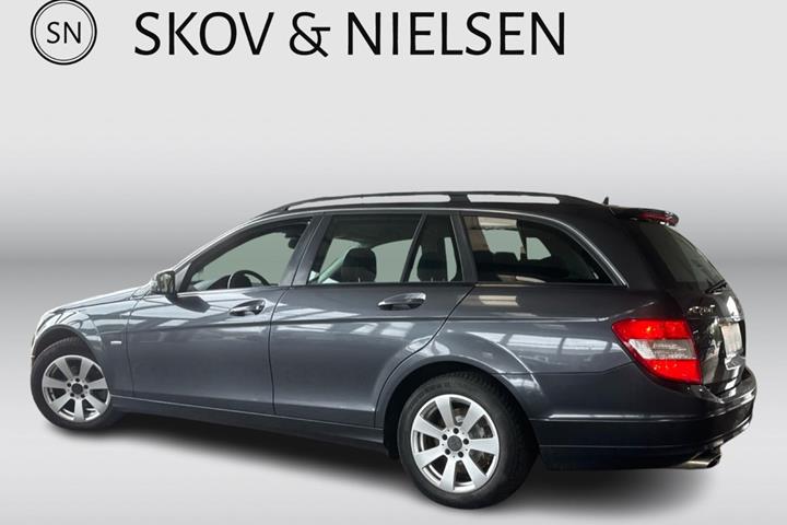 Grå Mercedes C200 fra 2010