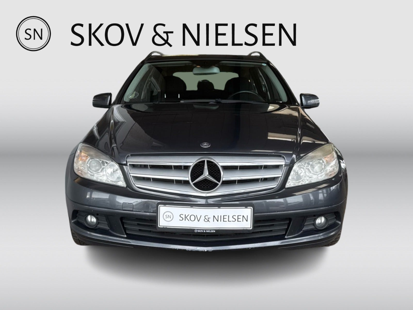 Grå Mercedes C200 fra 2010