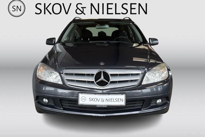 Grå Mercedes C200 fra 2010