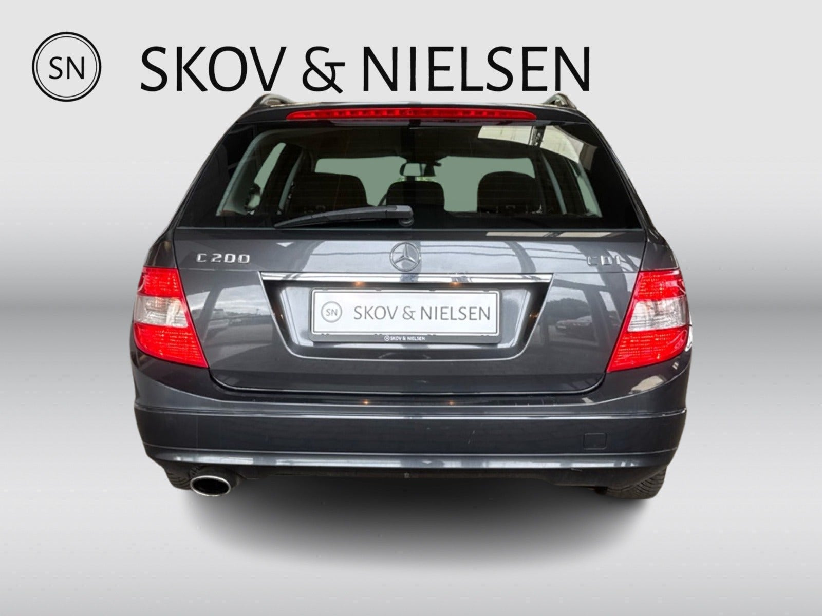 Grå Mercedes C200 fra 2010