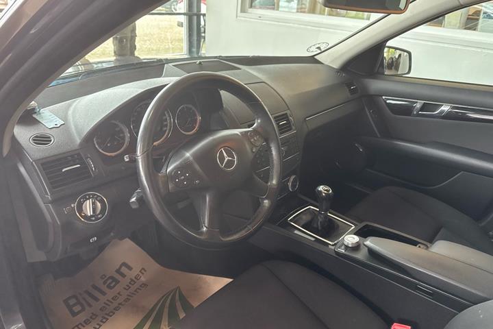 Grå Mercedes C200 fra 2010