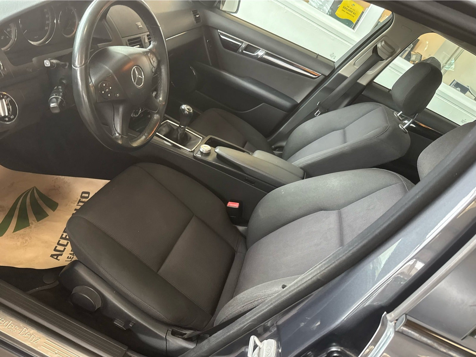 Grå Mercedes C200 fra 2010
