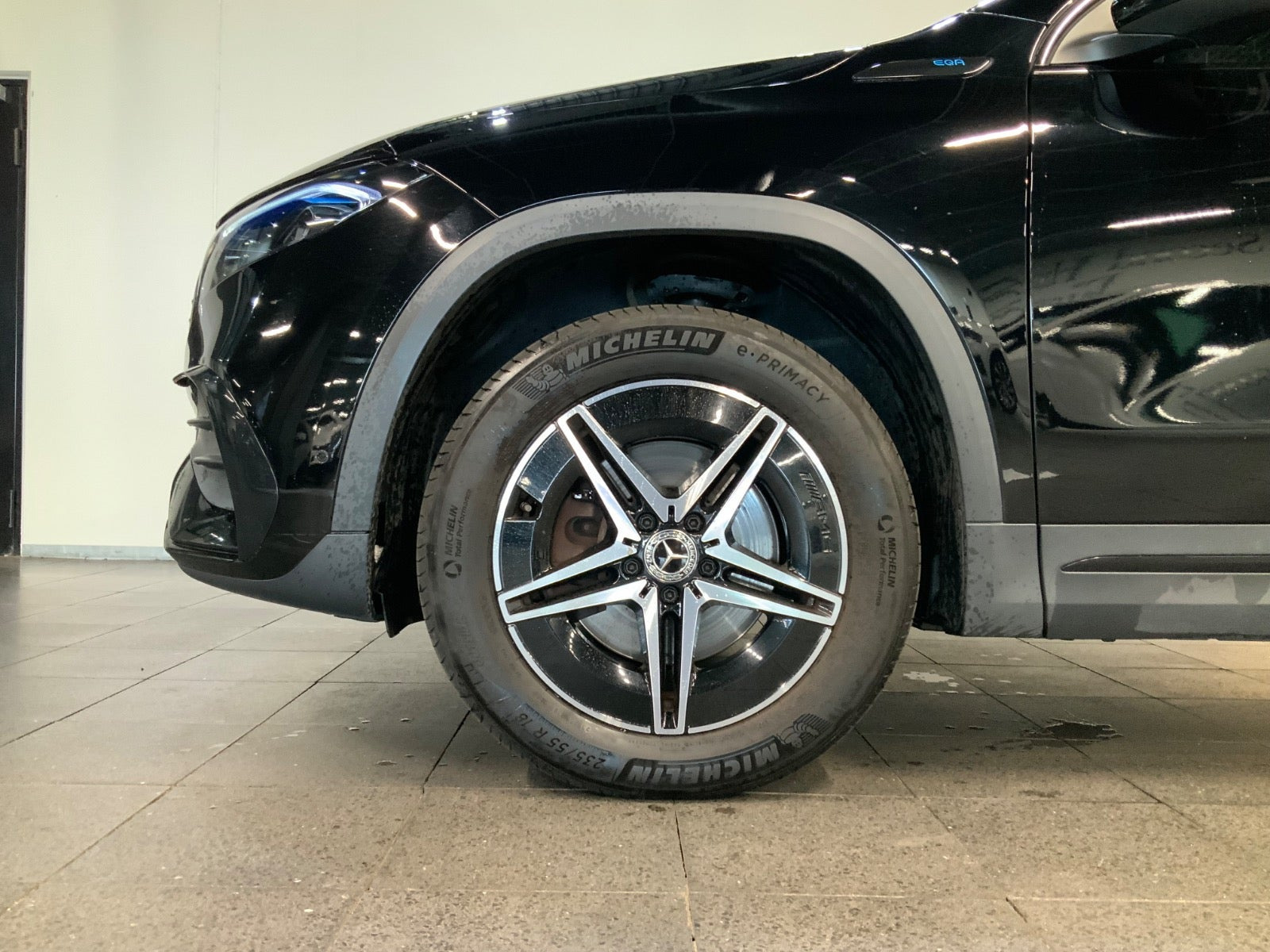 Sort Mercedes EQA250 fra 2021