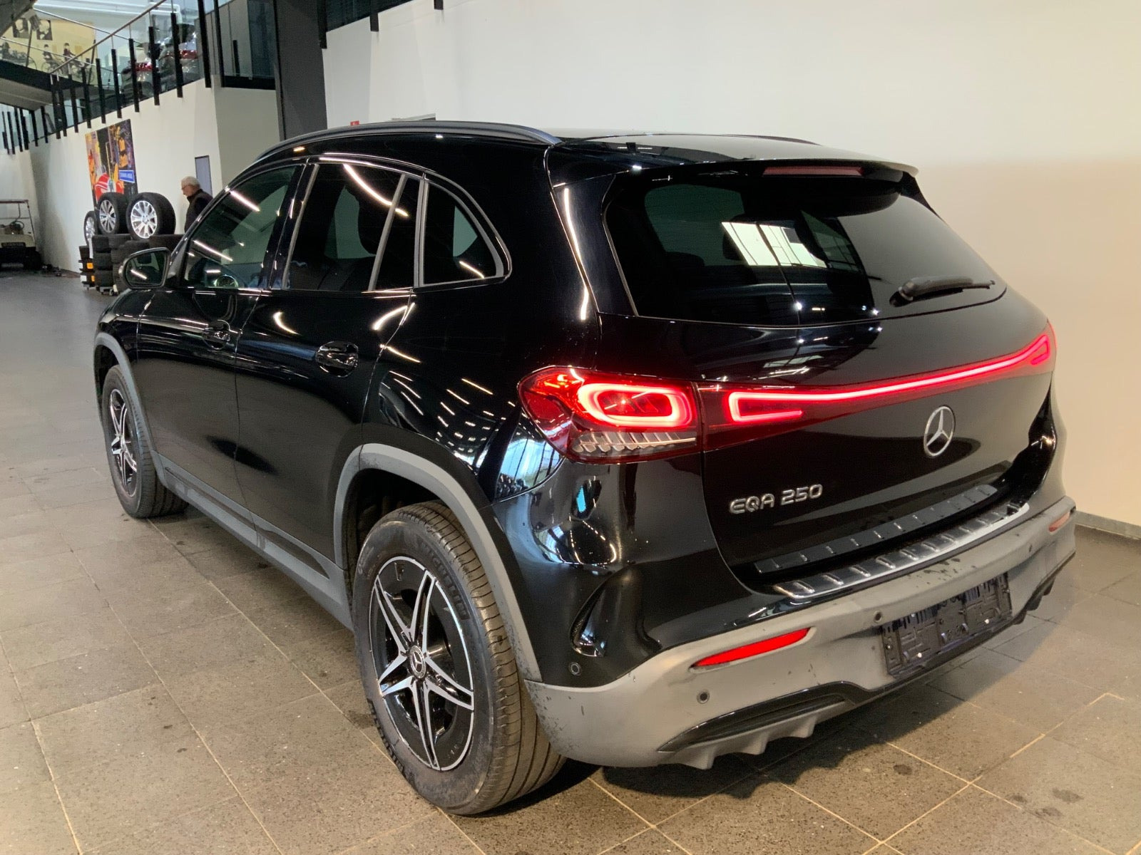Sort Mercedes EQA250 fra 2021