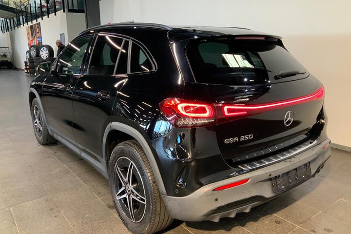 Sort Mercedes EQA250 fra 2021