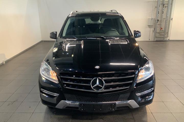 Sort Mercedes ML350 fra 2013