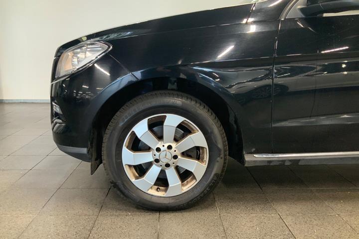 Sort Mercedes ML350 fra 2013