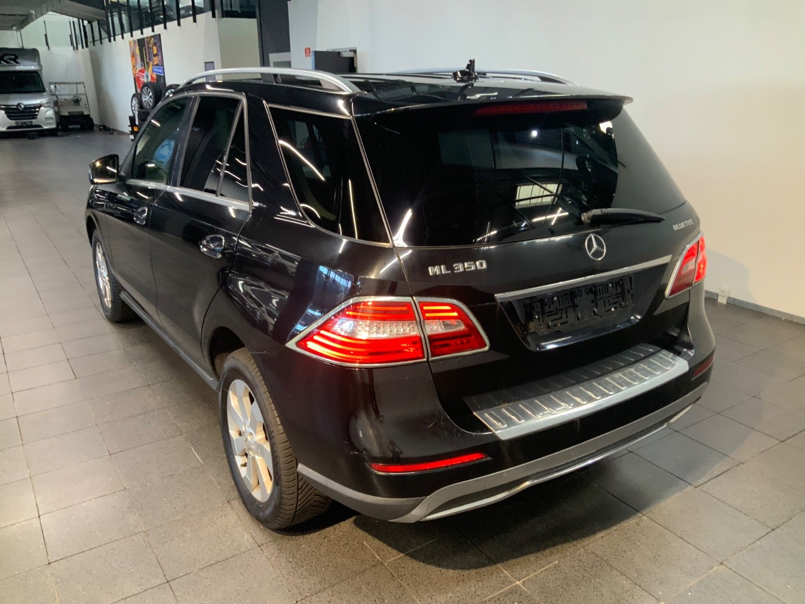 Sort Mercedes ML350 fra 2013