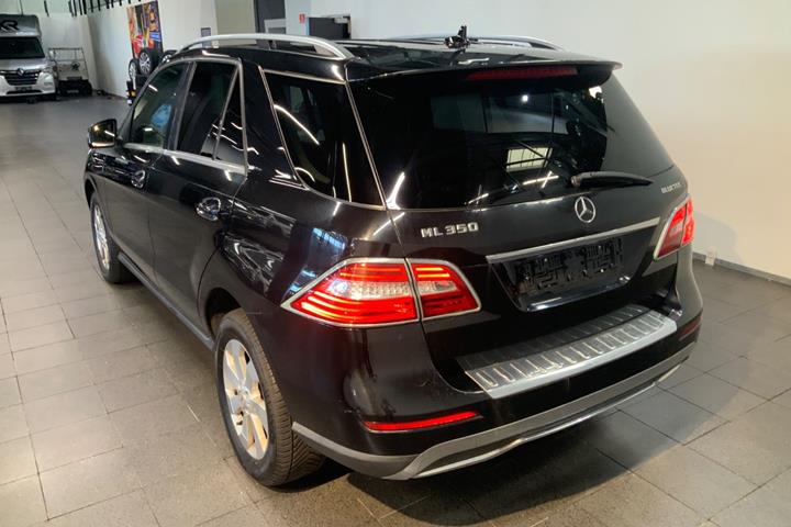 Sort Mercedes ML350 fra 2013