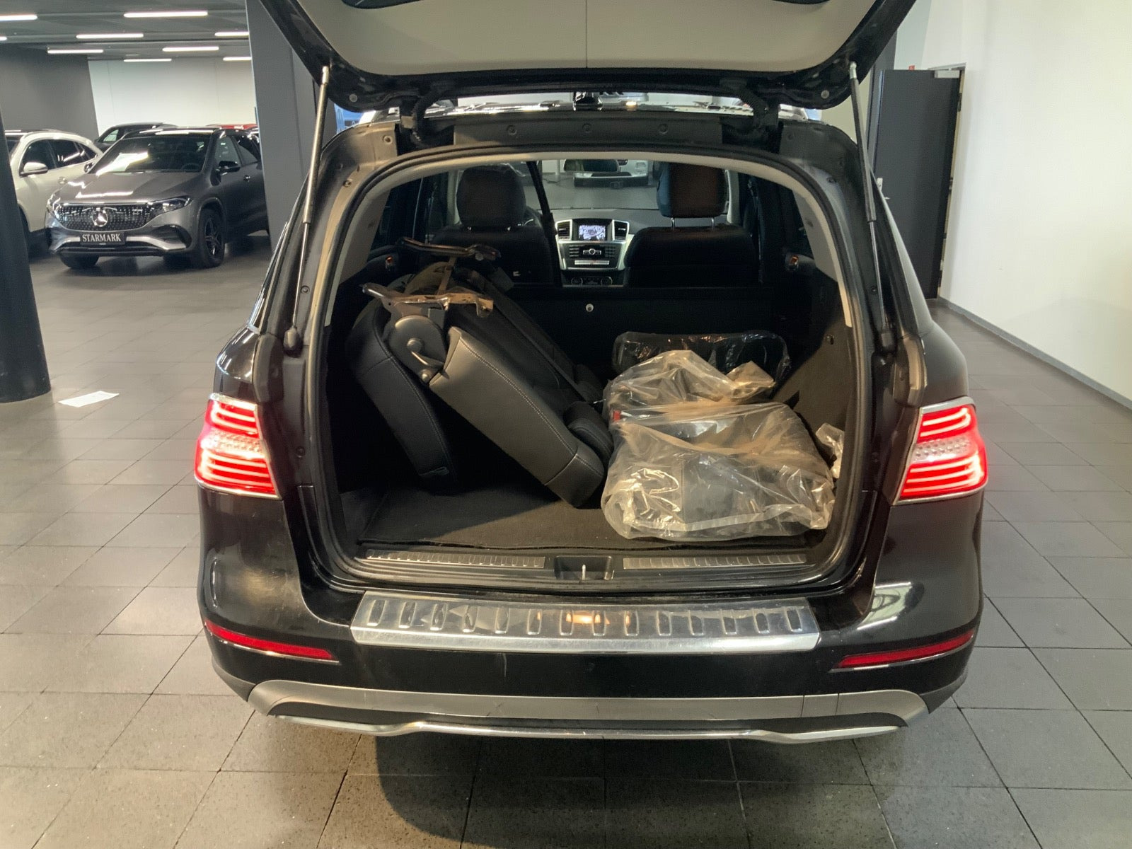 Sort Mercedes ML350 fra 2013