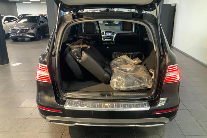 Sort Mercedes ML350 fra 2013
