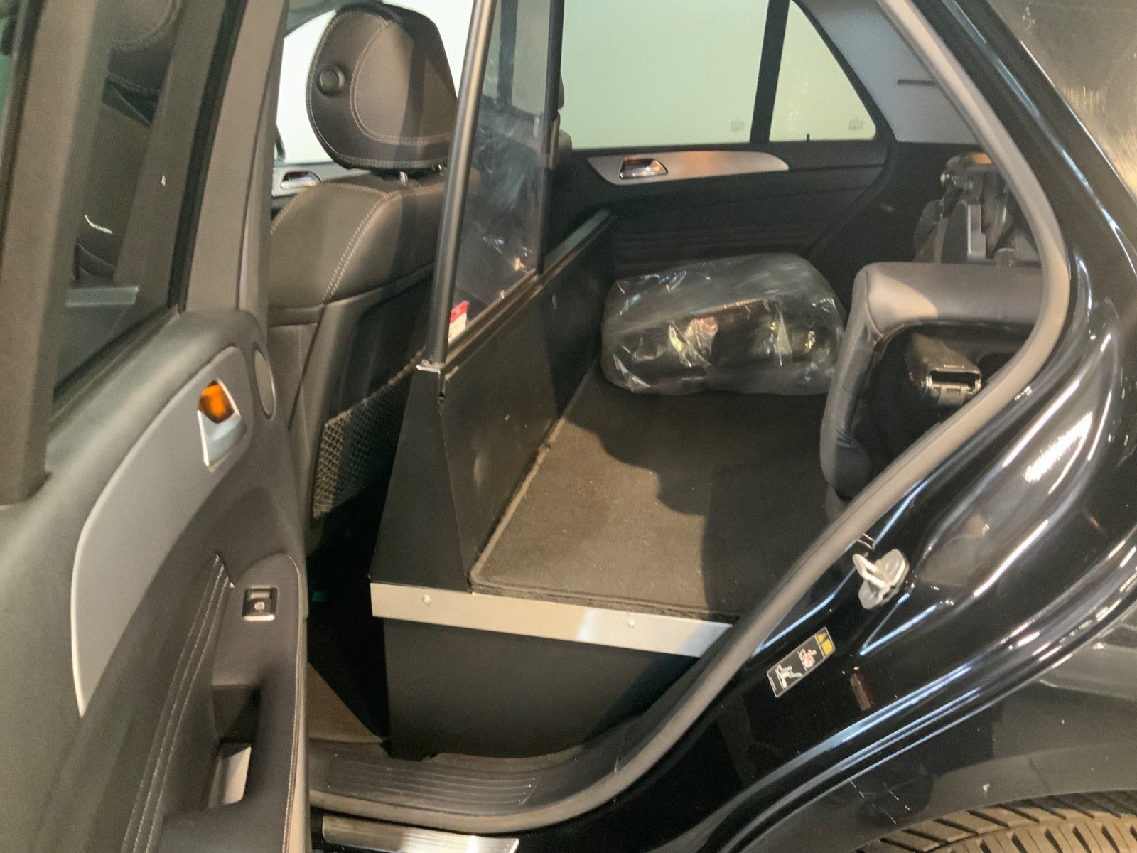 Sort Mercedes ML350 fra 2013