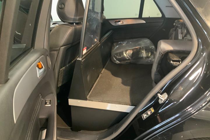 Sort Mercedes ML350 fra 2013
