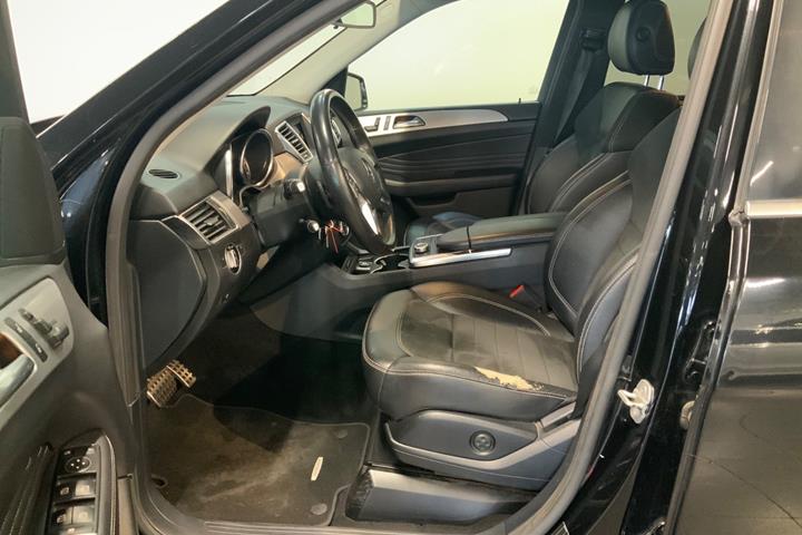 Sort Mercedes ML350 fra 2013