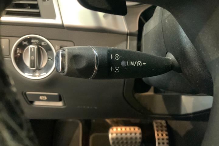 Sort Mercedes ML350 fra 2013