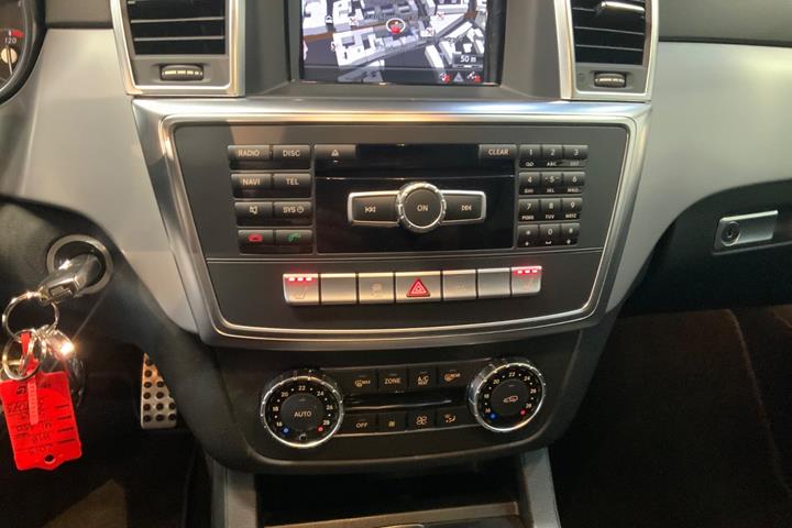 Sort Mercedes ML350 fra 2013