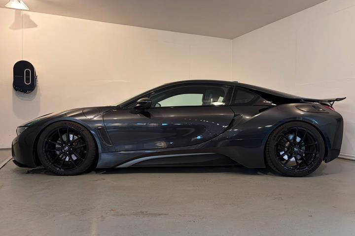 Grå BMW i8 fra 2019